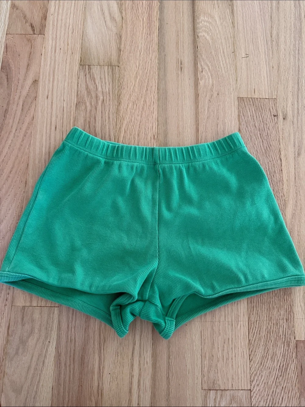 Les Gamins shorts size 4/5 in grass